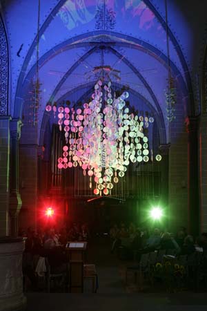 Farben des Friedenslichtes der Religionen erstrahlen in Dortmund Brackel.